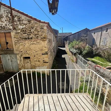 Casa de Férias Maison De Village Collanges